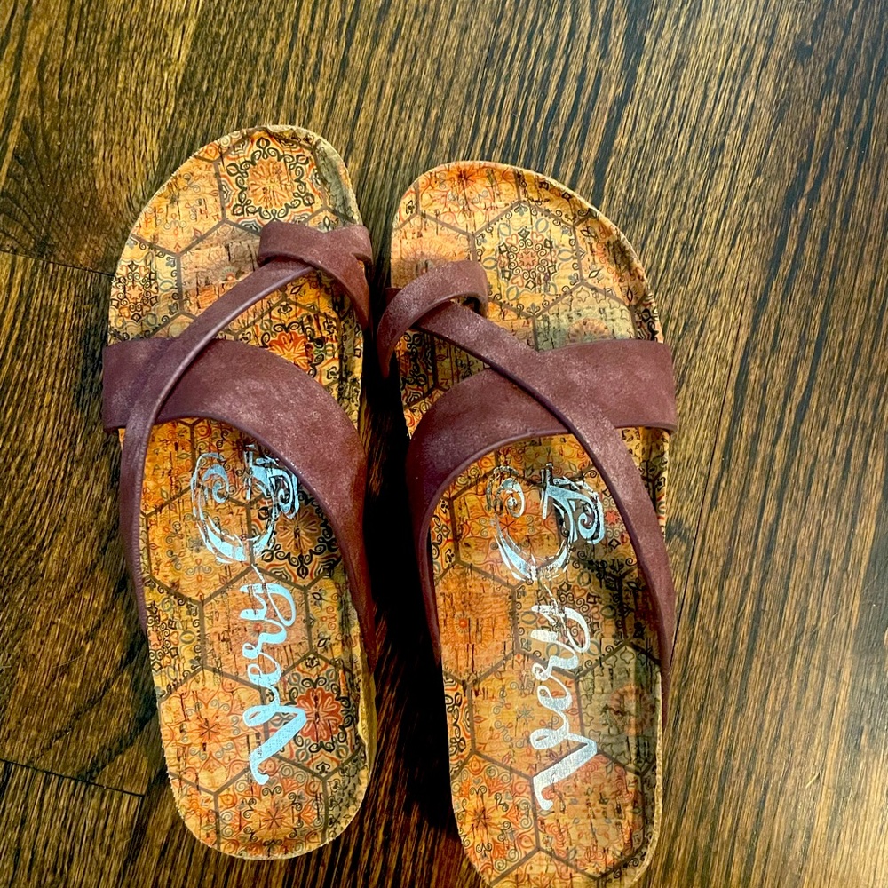 New very g sandals
